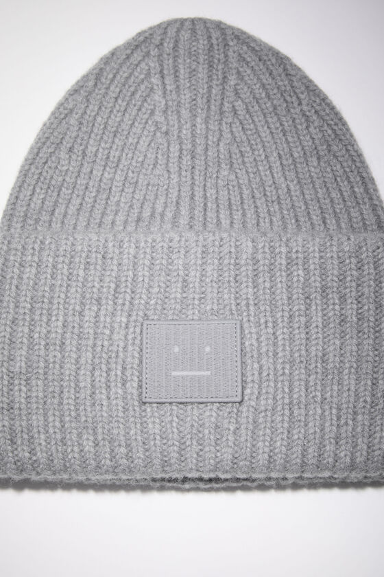 (image for) Unique Influence Large face logo beanie